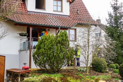 Kirchheim-Oetlingen: Dekoration mit Kerze loest Einsatz fuer die Feuerwehr aus